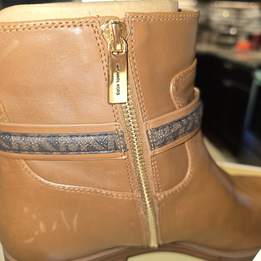 Michael Kors Mindy Leather Ankle Booties - Picture 2 of 6